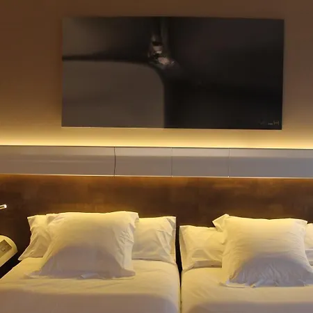 Silken Monumental Naranco מלון אוביידו