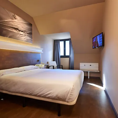 Silken Monumental Naranco מלון 4*